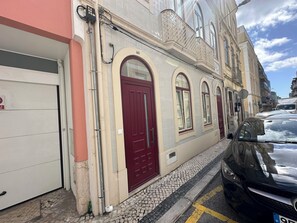 Exterior detail - Red Door Flat by Trip2Portugal (Figueira da Foz)