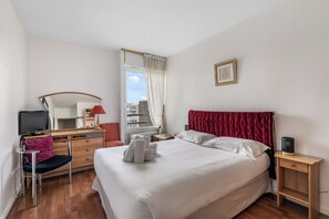 1 bedroom, iron/ironing board, free WiFi, bed sheets - Luminous apartment with balcony near Canal Saint-Martin (Paris)
