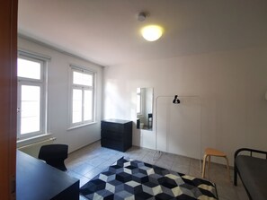 3 bedrooms, WiFi, bed sheets - Welcoming 3-bedroom apartment in vibrant Stuttgart neighborhood (Stuttgart)