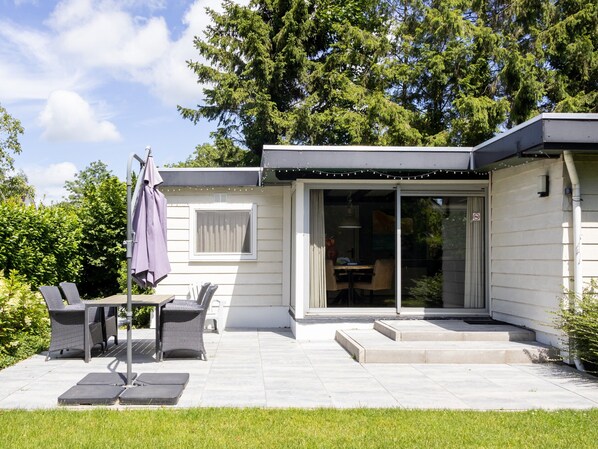 House | Outdoor dining - House & More Near the Ijsselmeer (Lemmer)