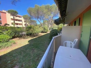 Property grounds - Air-conditioned studio with balcony in St-Raphaël (Saint-Raphaël)