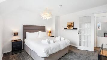 5 bedrooms, iron/ironing board, WiFi