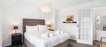 Central Horsham 5BR Home | Parking | Pets Allowed