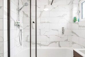 Bathroom - Central Horsham 5BR Home | Parking | Pets Allowed (West Sussex)