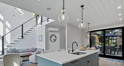 Beautiful home located in OBP. Located on a beach block. Great home when visiting the island, all the amenities included.