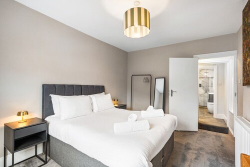 Spacious 5BR Home with Parking in Central Horsham