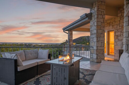 New! Luxury home with Views & Hot Tub, Game Room!