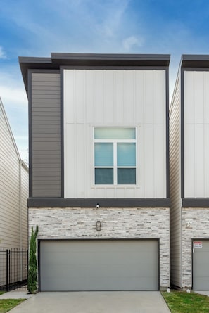 Exterior - 3BR near FIFA, Dtown, Med Center, Museum District (Houston)