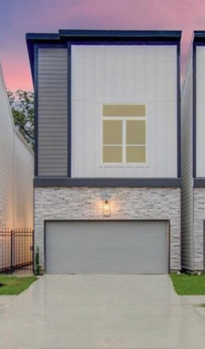 Exterior - 3BR near NRG, Dtown, Med Center, Museum District (Houston)