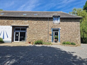 Exterior - Gite with Shared Indoor Pool (Saint-Thual)