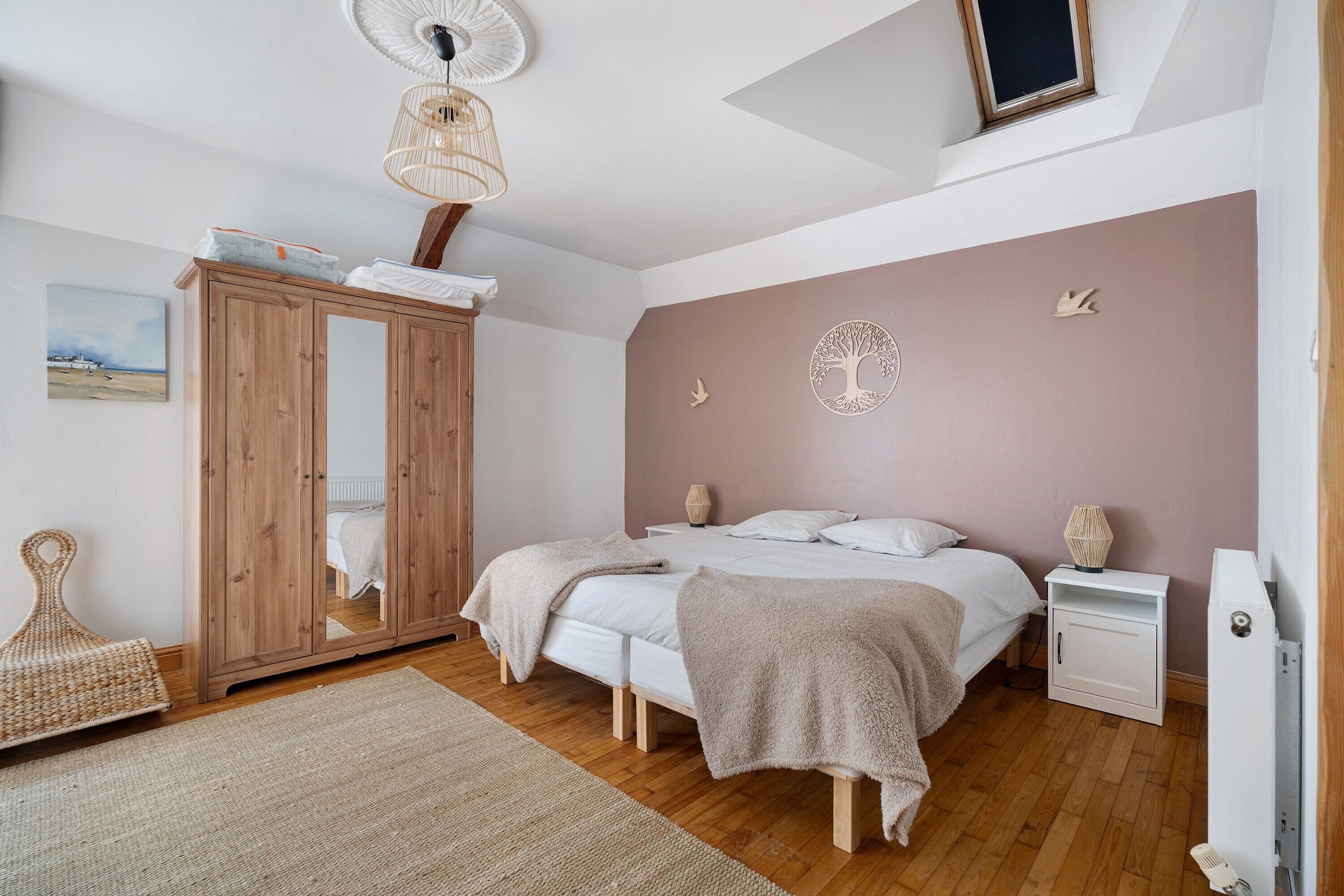3 bedrooms, iron/ironing board, bed sheets