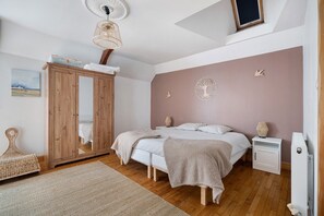 3 室のベッドルーム、アイロン / アイロン台、ベッドシーツ