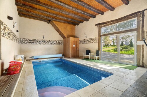 Gîte avec piscine intérieure chauffée