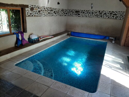 Gîte avec piscine intérieure chauffée