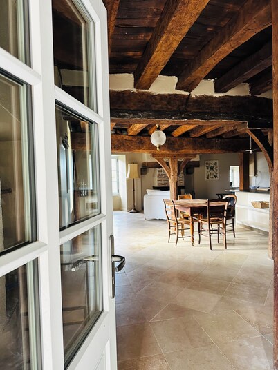 Gîte du Alchimiste on the Château de Dompierre estate