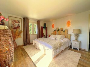 5 chambres, fer et planche à repasser, Wi-Fi, draps fournis