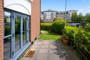 Exterior detail - Stylish Garden Flat with Parking I Family friendly I 20min to Central London (Bromley)