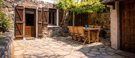 屋外ダイニングエリア