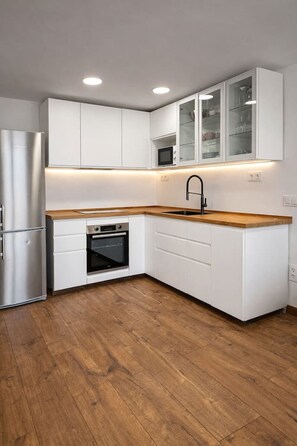 Fridge, microwave, oven, stovetop - Ski Saint Pierre dels Forcats by CaLQuEROL (Saint-Pierre-dels-Forcats)