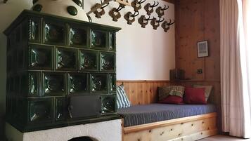 4 bedrooms, iron/ironing board, bed sheets