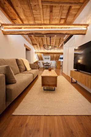 TV - CaLQuEROL Osseja Luxury romantic hideaway (Osséja)