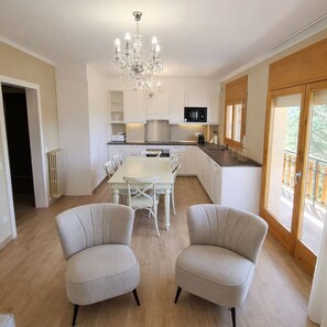 Fridge, microwave, oven, dishwasher - CaL QuEROL Llivia, sky inside (Llívia)