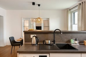 Fridge, oven, dishwasher, coffee/tea maker