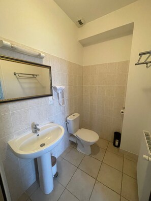 ファミリー ルーム 専用バスルーム | バスルーム