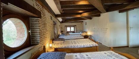 Family Room, Multiple Beds