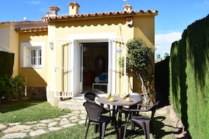 House, Smoking - Ad1000 in Oliva With 2 Bedrooms and 1 Bathrooms (Oliva)