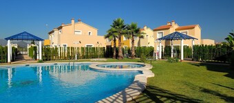 Ad1000 in Oliva With 2 Bedrooms and 1 Bathrooms
