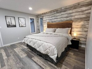5 bedrooms, iron/ironing board, WiFi, bed sheets