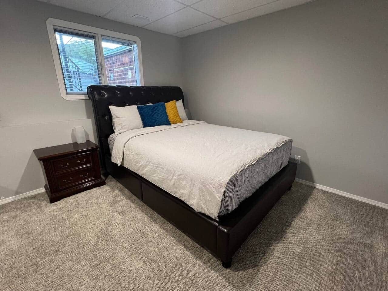 5 habitaciones, tabla de planchar con plancha, wifi y ropa de cama 