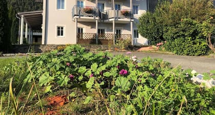 Apartment 'Isabelle Terra' with Lake View, Shared Garden and Wi-Fi
