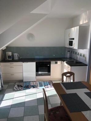 Private kitchen - Apartment 'Isabelle Sky' with Lake View, Shared Garden and Wi-Fi (Presseggersee)