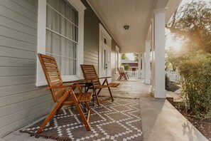 Terrace/patio - Homan Haven the Homiest Home in the Heart of Texas (Waco)