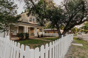 Exterior - Homan Haven the Homiest Home in the Heart of Texas (Waco)