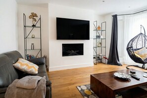 TV, books - Two tube stations on your doorstep — period charm, sleeps 6 (Greater London)