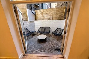 Interior - Two tube stations on your doorstep — period charm, sleeps 6 (Greater London)