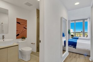 Shower, hair dryer, towels, shampoo - Resort Living | Studio Views | Coastal | Pool (Hallandale Beach)