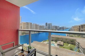 Property grounds - Amazing Apartment, Pool and Gym.-Balcony View (Hallandale Beach)