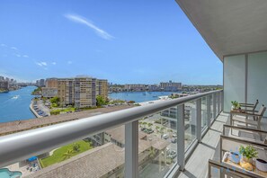 Property grounds - Resort-Style 2BR | Views | Pool & Gym (Hallandale Beach)