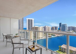 Property grounds - Cozy Getaway | 1BR + Gym | Beachside Vibe (Hallandale Beach)