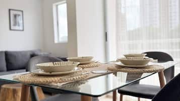 Apartment, 2 Bedrooms, Accessible, Balcony | Dining room