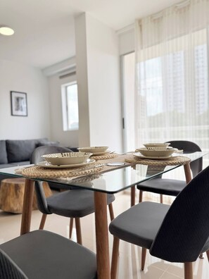 Apartamento, 2 habitaciones, accesible para personas con discapacidad, balcón | Comedor