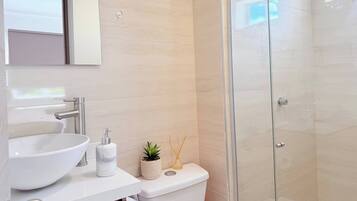 Apartment, 2 Bedrooms, Accessible, Balcony | Bathroom