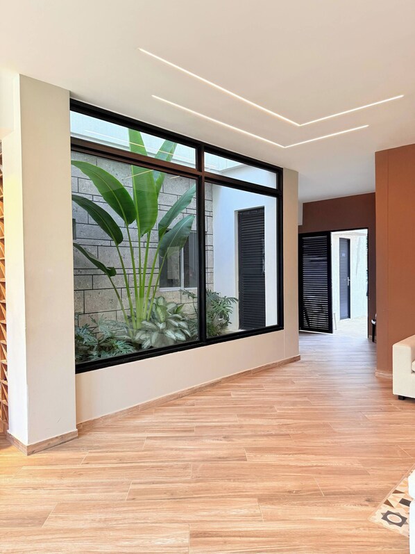 อพาร์ทเมนท์, 2 ห้องนอน, พร้อมสิ่งอำนวยความสะดวกสำหรับผู้พิการ, ระเบียง | ภายใน