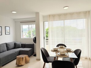 Appartement, 2 slaapkamers, toegankelijk voor mindervaliden, balkon | Woonkamer