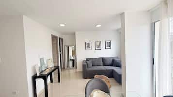 Apartamento, 2 quartos, acessível, sacada | Sala de estar