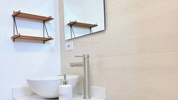 Apartment, 2 Bedrooms, Accessible, Balcony | Bathroom